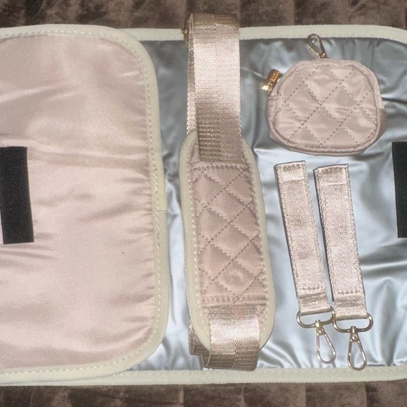 Diaper Bag Tote w/Pacifier Case & Changing Pad.Large Capacity *Brand New w/Tags - Picture 10 of 16